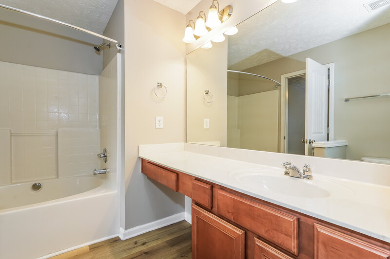 2,165/Mo, 109 Tulip Grove Pt Hermitage, TN 37076 Main Bathroom View
