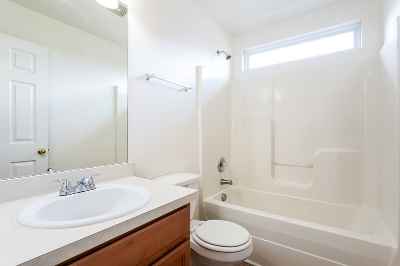 2,550/Mo, 4565 Hawthorn Dr Nashville, TN 37214 Bathroom View