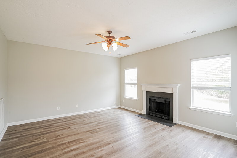 2,165/Mo, 7424 Maggie Dr Antioch, TN 37013 Living Room View 2