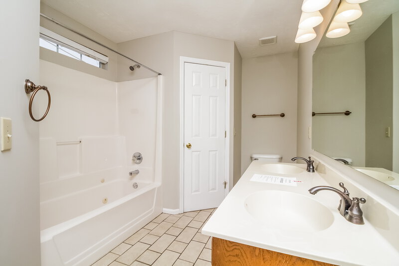 2,555/Mo, 300 Stafford Ct Smyrna, TN 37167 Master Bathroomlarge View 2