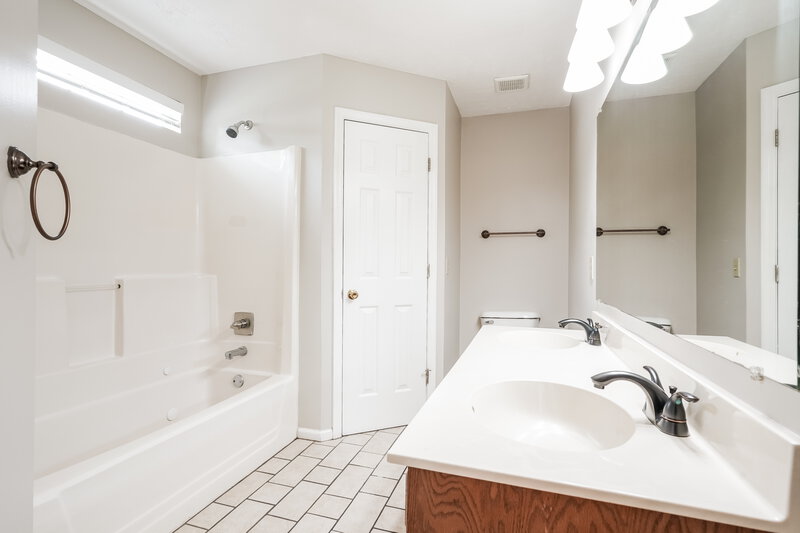 2,380/Mo, 300 Stafford Ct Smyrna, TN 37167 Main Bathroom View