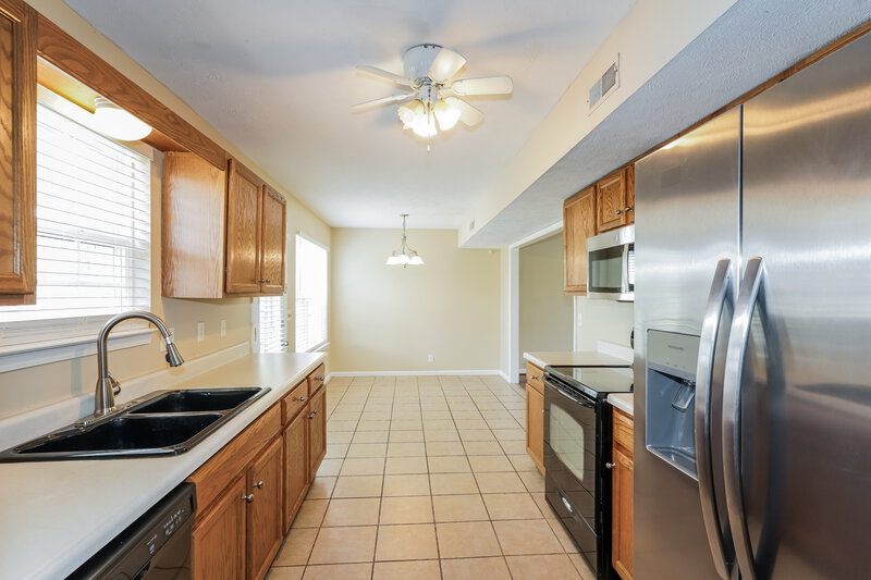 2,140/Mo, 1423 Pagosa Ct Murfreesboro, TN 37130 Kitchen View 2