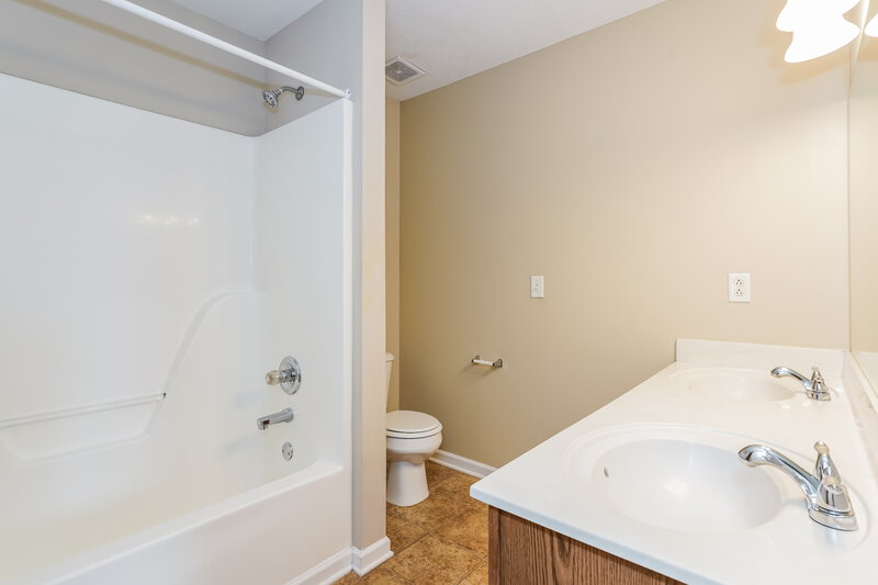 2,140/Mo, 1423 Pagosa Ct Murfreesboro, TN 37130 Main Bathroom View