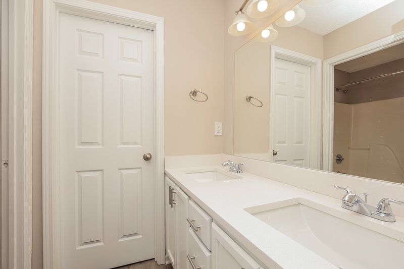 2,360/Mo, 3012 Deer Trail Dr Spring Hill, TN 37174 Main Bathroom View