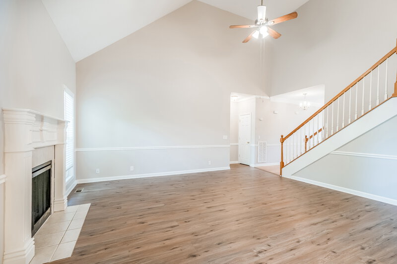 2,800/Mo, 2137 Aberdeen Cir Murfreesboro, TN 37130 Living Room View 2