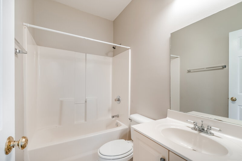 2,800/Mo, 2137 Aberdeen Cir Murfreesboro, TN 37130 Bathroom View 2