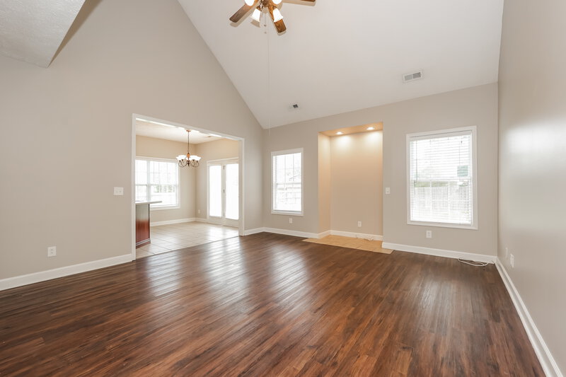 2,585/Mo, 114 Nick Price Dr Murfreesboro, TN 37129 Living Room View 2