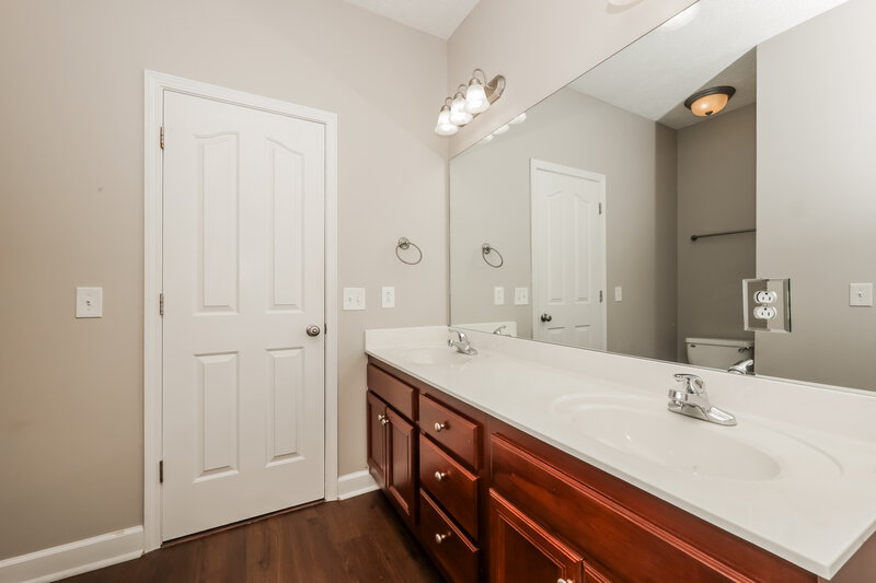 2,585/Mo, 114 Nick Price Dr Murfreesboro, TN 37129 Main Bathroom View
