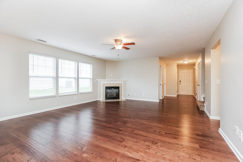 2,215/Mo, 202 Callaway Farms Dr Smyrna, TN 37167 Living Room View 3