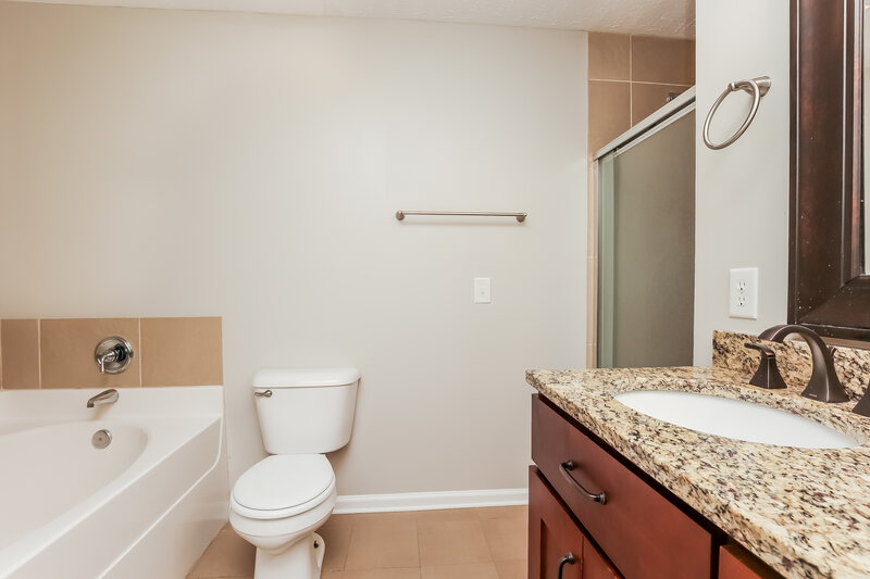 2,215/Mo, 202 Callaway Farms Dr Smyrna, TN 37167 Main Bathroom View 2