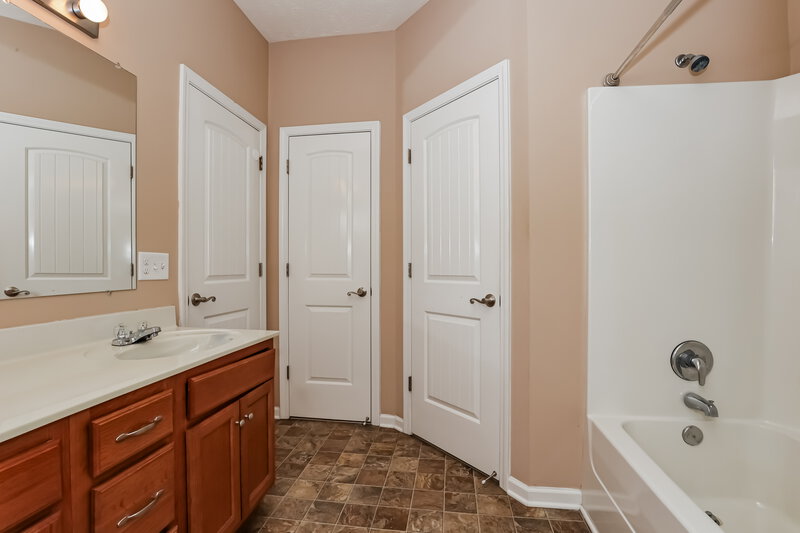 2,175/Mo, 2653 Candlewick Ct Murfreesboro, TN 37127 Main Bathroom View