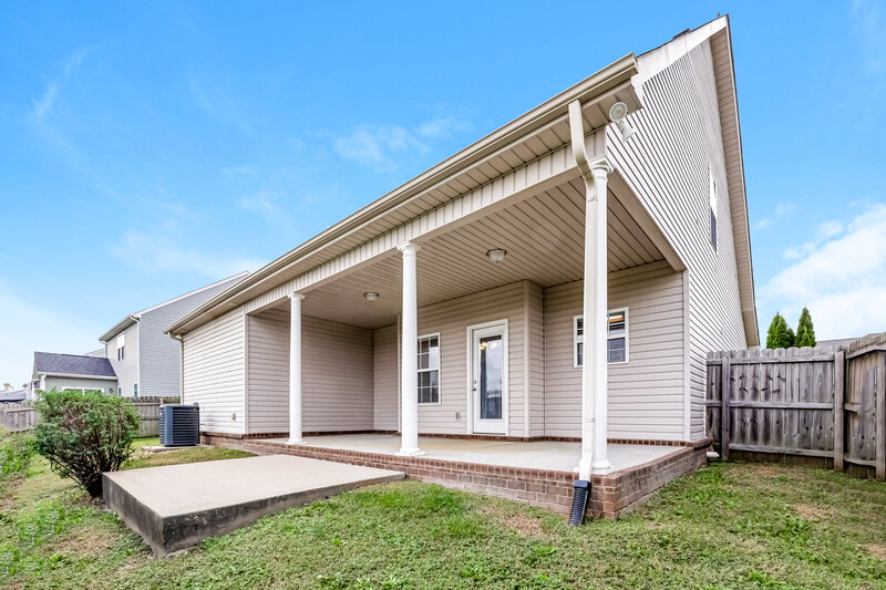 2,175/Mo, 2653 Candlewick Ct Murfreesboro, TN 37127 Rear View