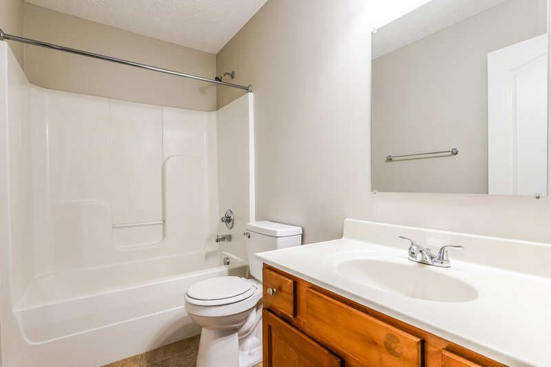 2,585/Mo, 109 Judson Dr Hendersonville, TN 37075 Main Bathroom View