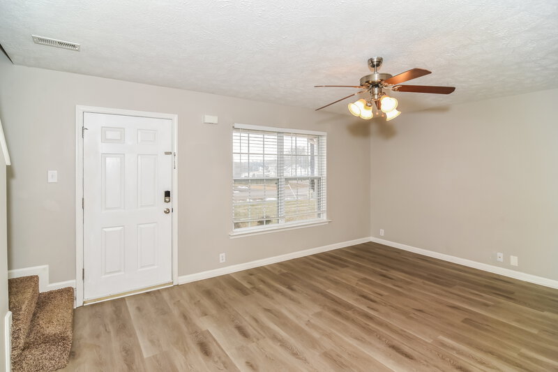 1,925/Mo, 1401 Fall Parkway Murfreesboro, TN 37129 Living Room View 2