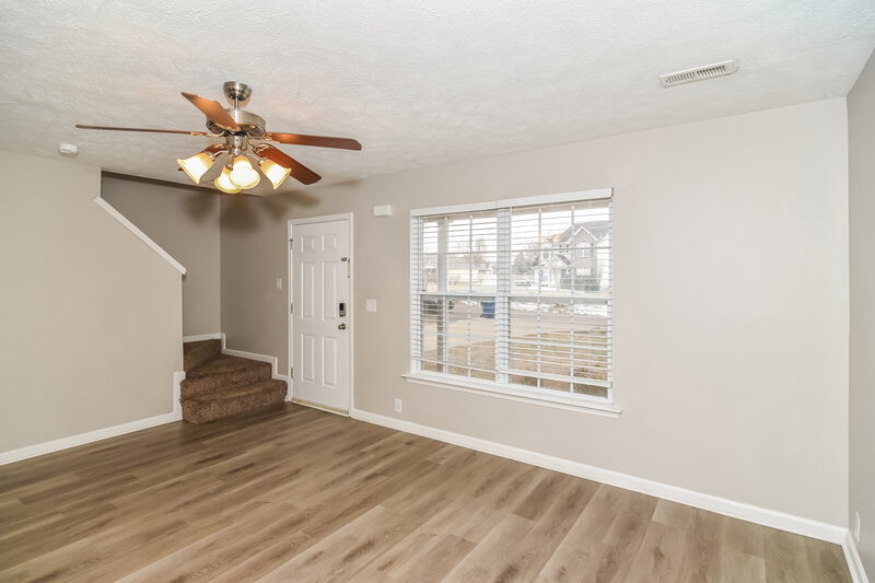 1,925/Mo, 1401 Fall Parkway Murfreesboro, TN 37129 Living Room View 3