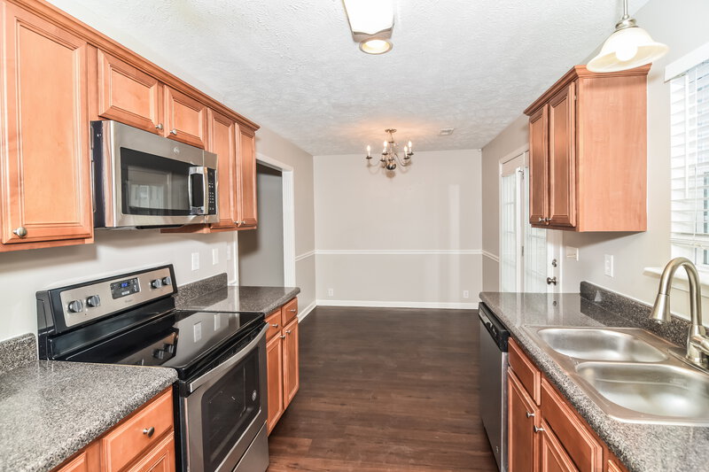 1,925/Mo, 1401 Fall Parkway Murfreesboro, TN 37129 Kitchen View 2