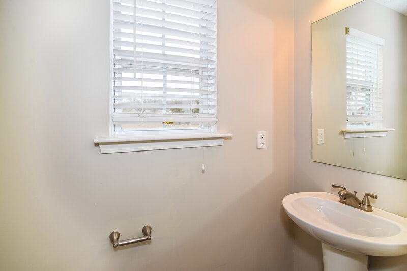 1,925/Mo, 1401 Fall Parkway Murfreesboro, TN 37129 Bathroom View 2