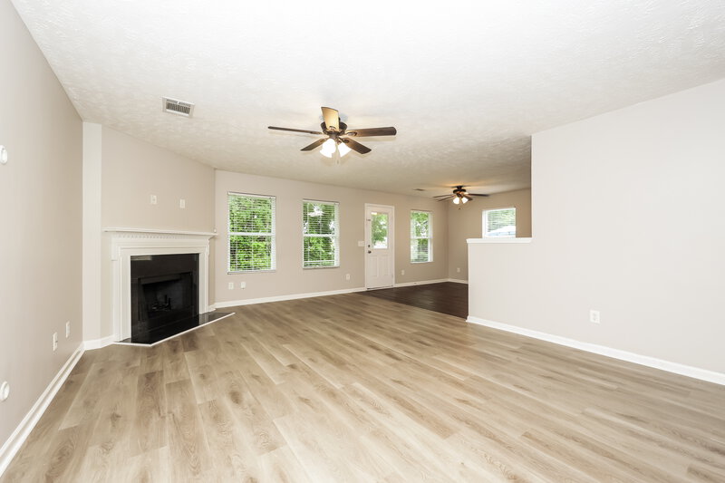 2,170/Mo, 632 Elderberry Way Murfreesboro, TN 37128 Living Room View 2