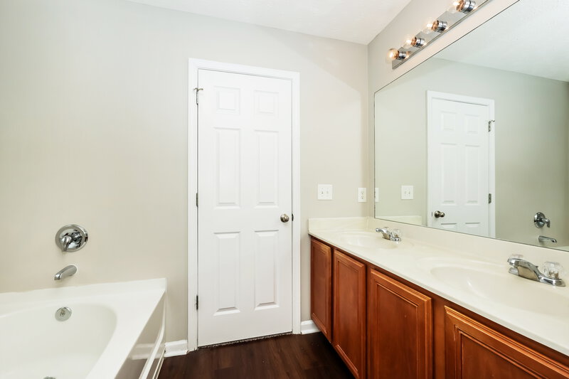 2,170/Mo, 632 Elderberry Way Murfreesboro, TN 37128 Main Bathroom View