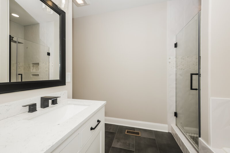 2,195/Mo, 4648 Indian Summer Dr Nashville, TN 37207 Main Bathroom View