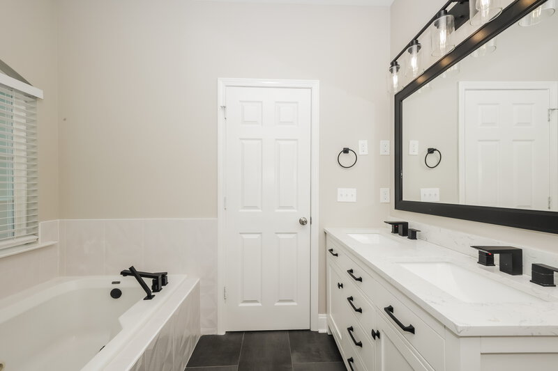 2,195/Mo, 4648 Indian Summer Dr Nashville, TN 37207 Main Bathroom View 2