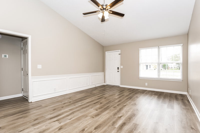 1,730/Mo, 1624 Saint Andrews Dr Murfreesboro, TN 37128 Living Room View