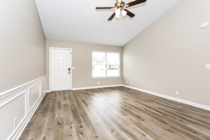 1,730/Mo, 1624 Saint Andrews Dr Murfreesboro, TN 37128 Living Room View 2