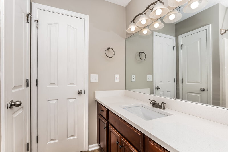 1,730/Mo, 1624 Saint Andrews Dr Murfreesboro, TN 37128 Main Bathroom View 2
