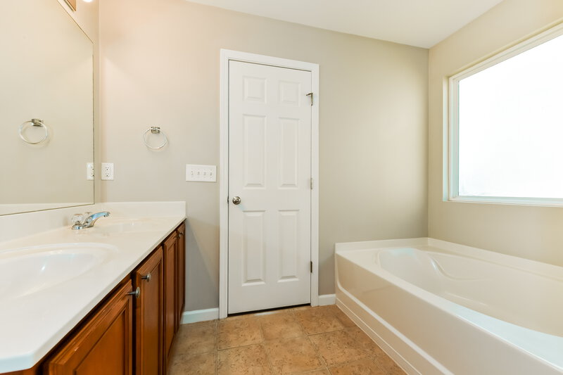 2,130/Mo, 833 Creek Oak Dr Murfreesboro, TN 37128 Main Bathroom View 2