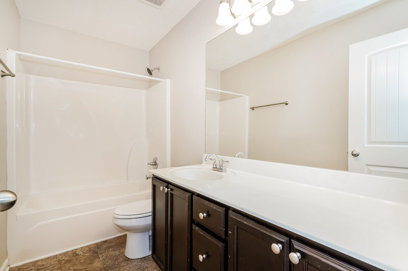 2,285/Mo, 1719 Damascus Rd Murfreesboro, TN 37128 Main Bathroom View