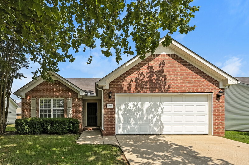 2,010/Mo, 1923 Colyn Ave Murfreesboro, TN 37128 External View
