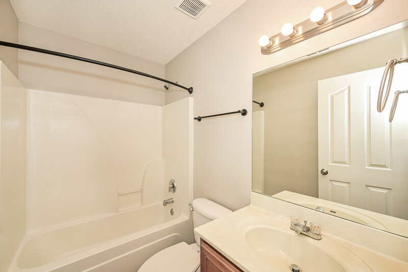 2,010/Mo, 1923 Colyn Ave Murfreesboro, TN 37128 Bathroom View