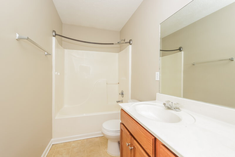 1,690/Mo, 1102 Nahanee Ct Murfreesboro, TN 37130 Main Bathroom View
