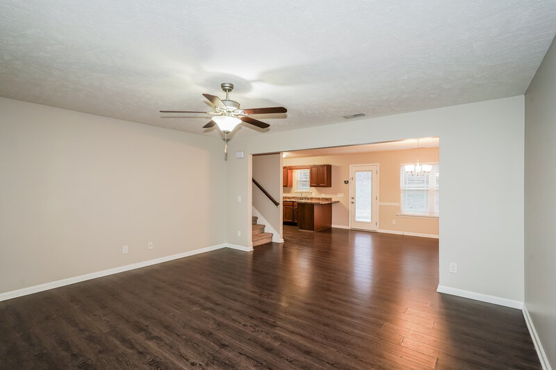 2,100/Mo, 2789 Windwalker Ct Murfreesboro, TN 37128 Living Room View 2