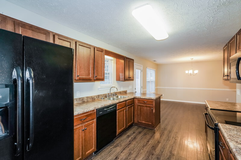 2,100/Mo, 2789 Windwalker Ct Murfreesboro, TN 37128 Kitchen View 2
