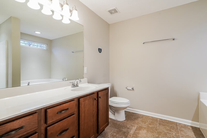 2,100/Mo, 2789 Windwalker Ct Murfreesboro, TN 37128 Main Bathroom View