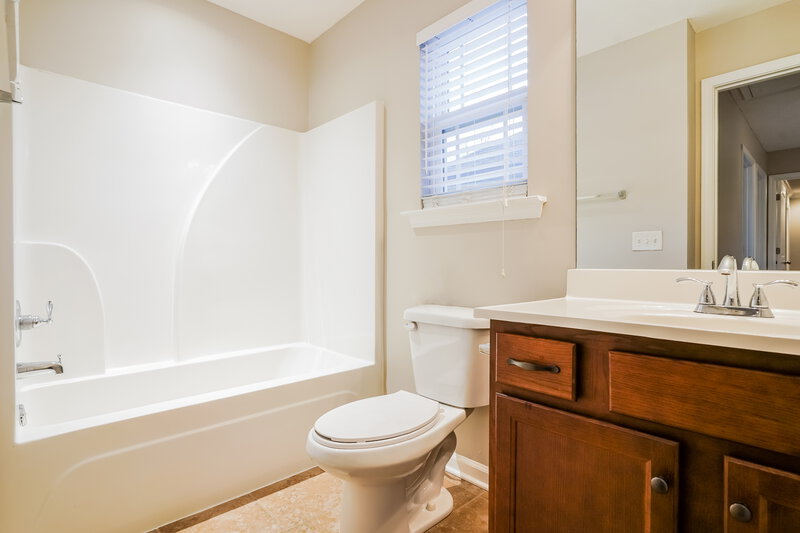 2,100/Mo, 2789 Windwalker Ct Murfreesboro, TN 37128 Bathroom View