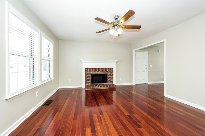 2,175/Mo, 906 Tal Ln La Vergne, TN 37086 Living Room View 2