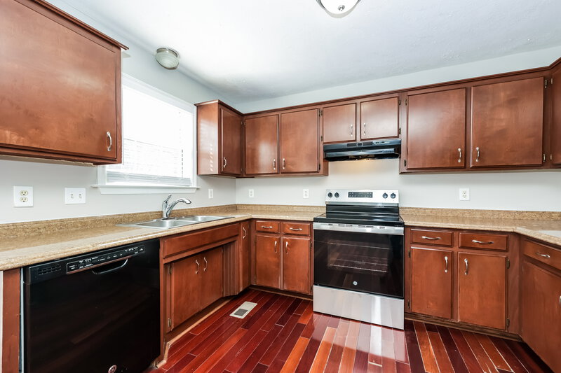 2,175/Mo, 906 Tal Ln La Vergne, TN 37086 Kitchen View 2