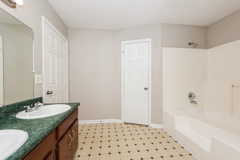 2,175/Mo, 906 Tal Ln La Vergne, TN 37086 Main Bathroom View