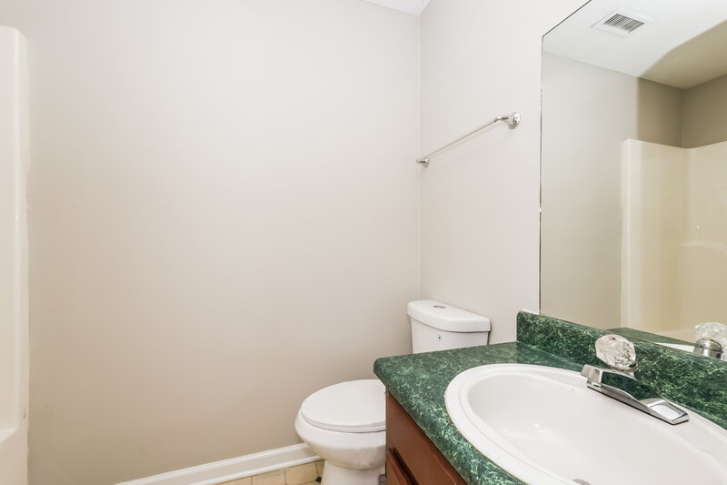 2,175/Mo, 906 Tal Ln La Vergne, TN 37086 Bathroom View