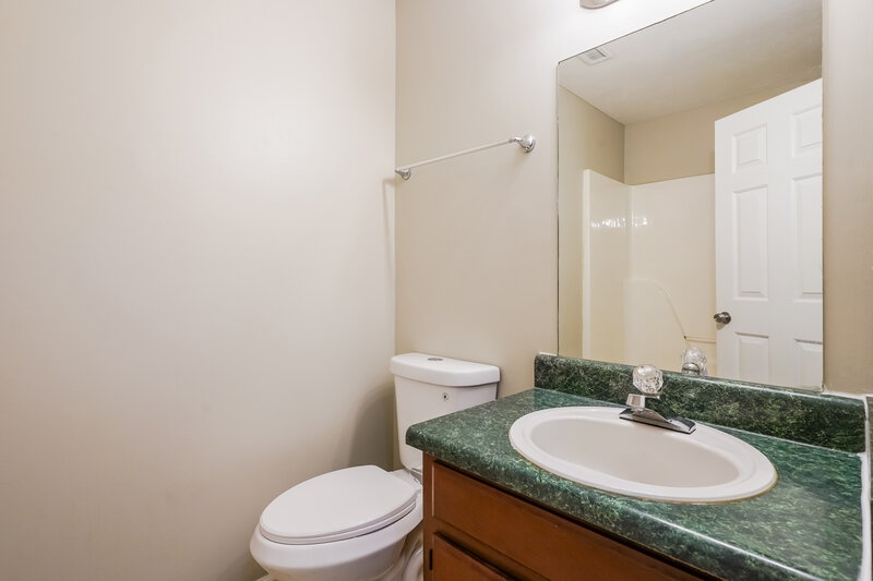 2,170/Mo, 906 Tal Ln La Vergne, TN 37086 Bathroom View