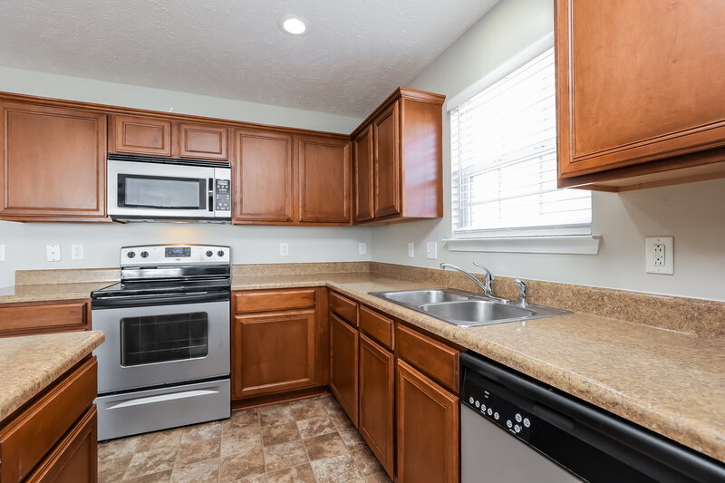 3,140/Mo, 3734 Chipara Dr Murfreesboro, TN 37128 Kitchen View 3
