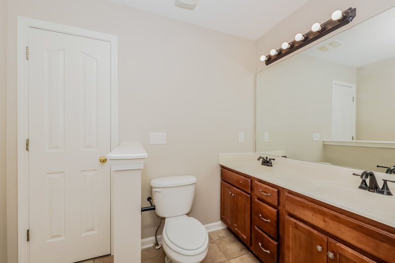 2,615/Mo, 3605 Jerry Anderson Dr Murfreesboro, TN 37128 Bathroom View