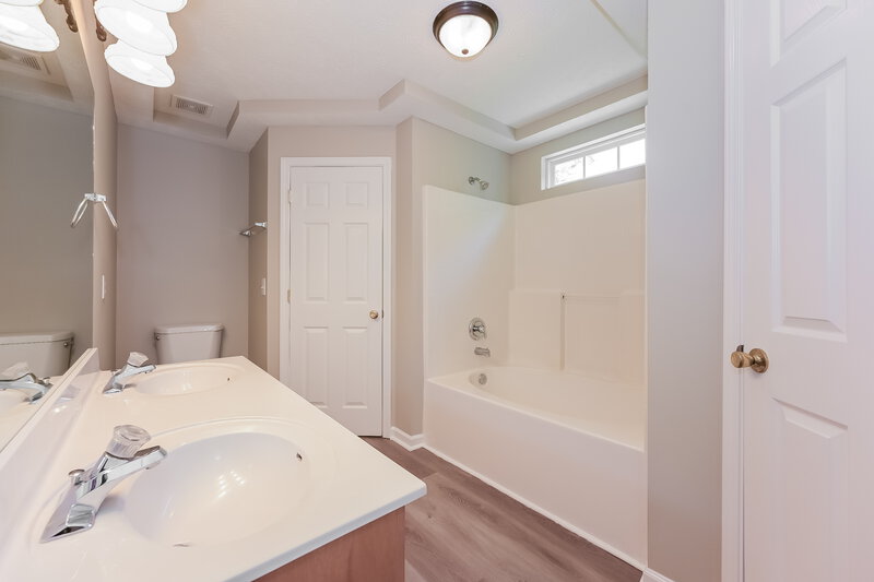 2,785/Mo, 704 Parrish Pt Mt Juliet, TN 37122 Main Bathroom View