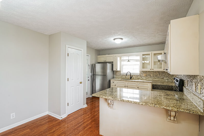 2,030/Mo, 1112 Skipton Dr Murfreesboro, TN 37128 Kitchen View 2