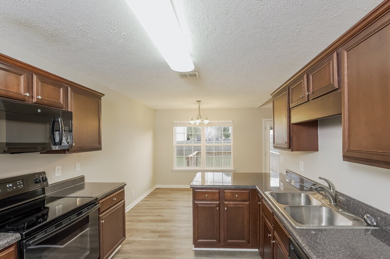 1,950/Mo, 1955 Odessa Ave Murfreesboro, TN 37128 Kitchen View