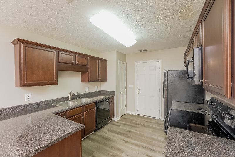 1,950/Mo, 1955 Odessa Ave Murfreesboro, TN 37128 Kitchen View 2