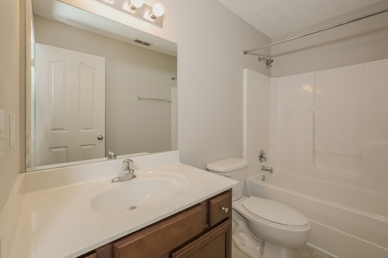 1,950/Mo, 1955 Odessa Ave Murfreesboro, TN 37128 Bathroom View