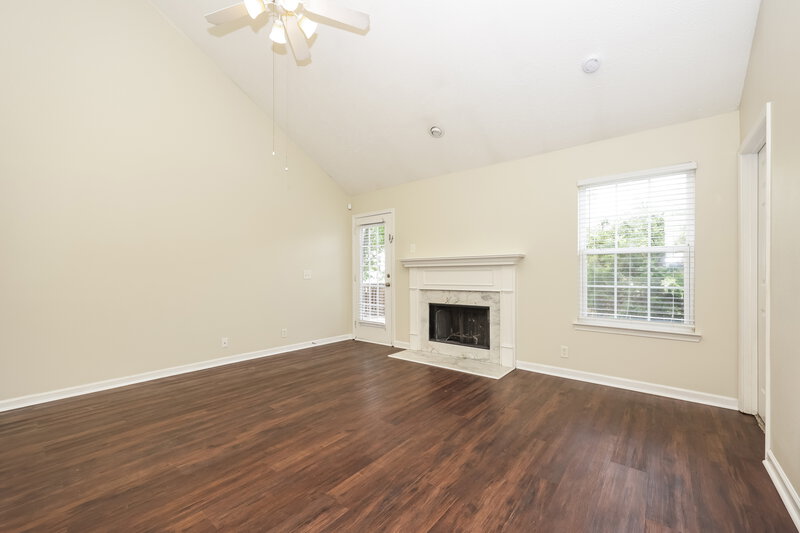 1,960/Mo, 1006 Tom Hailey Blvd La Vergne, TN 37086 Living Room View 2